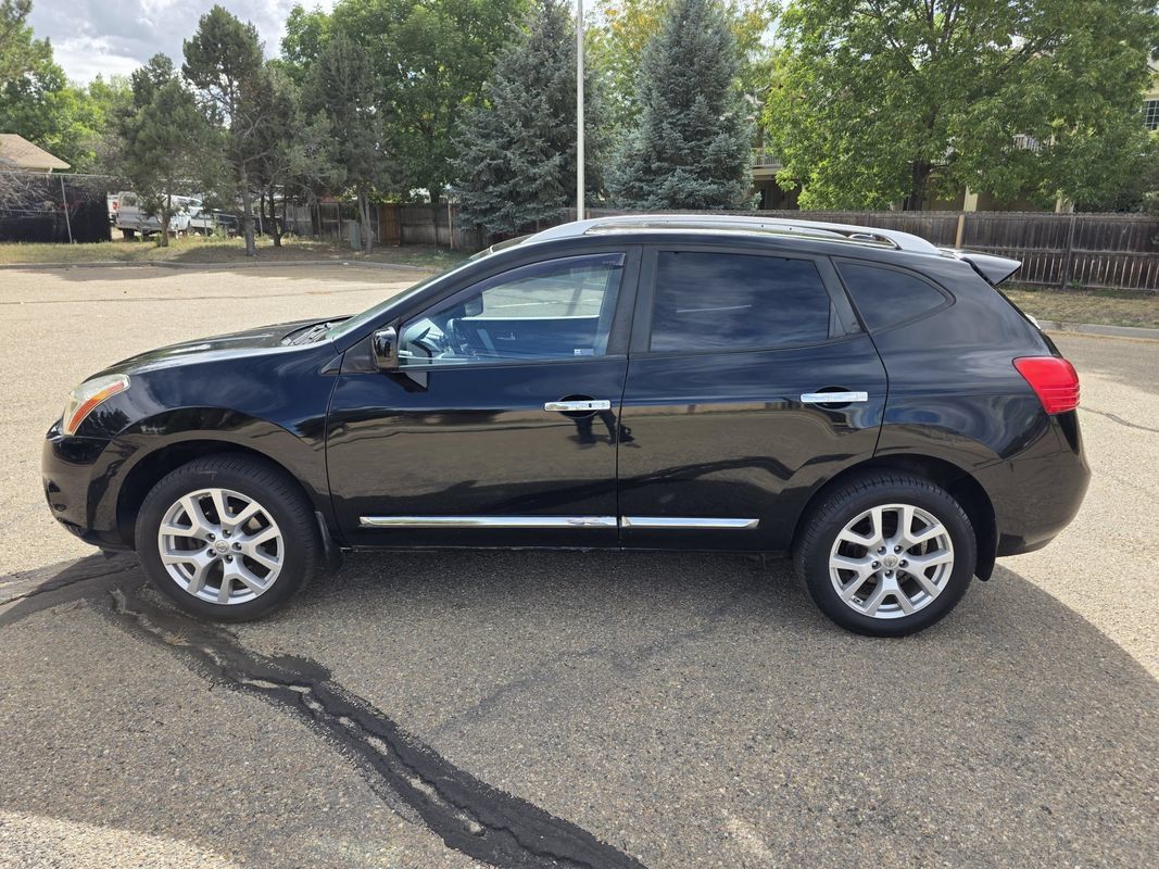 Used 2013 Nissan Rogue SL AWD/4WD image 2