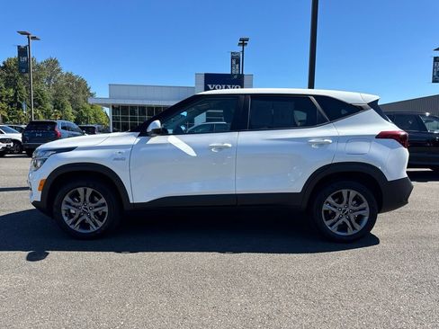 Used 2022 Kia Seltos LX AWD/4WD image 2