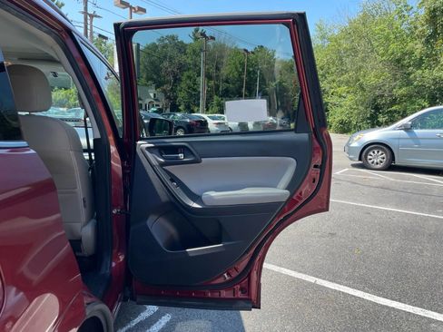 Used 2015 Subaru Forester 2.5i Limited image 32