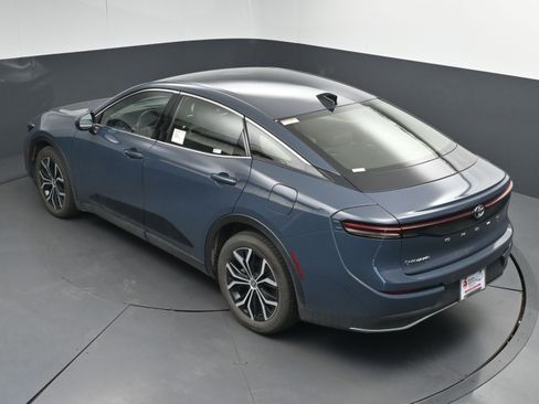 Certified 2025 Toyota Crown XLE image 37