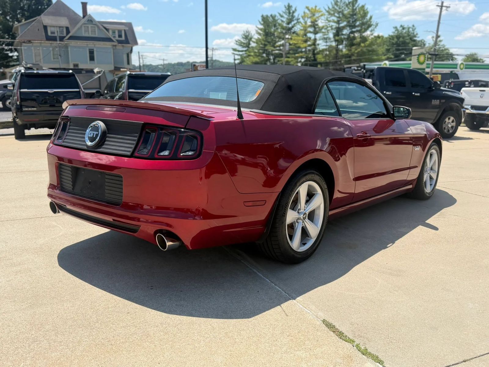 Used 2014 Ford Mustang GT Premium w/ Comfort Package RWD image 2