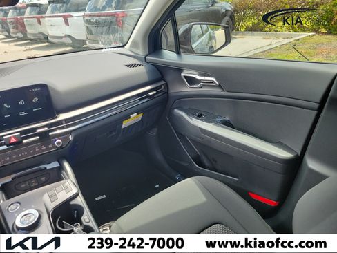 New 2026 Kia Sportage LX FWD image 17