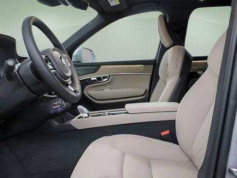 New 2026 Volvo XC90 B6 Plus w/ Protection Package Premier image 18