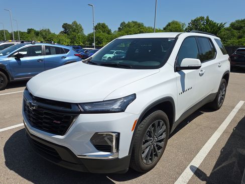 Used 2023 Chevrolet Traverse RS w/ LPO, Floor Liner Package FWD image 3