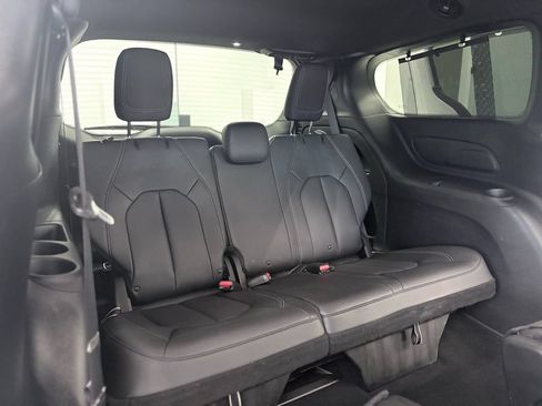 Used 2020 Chrysler Pacifica Touring-L w/ Advanced Safetytec Group AWD/4WD image 26
