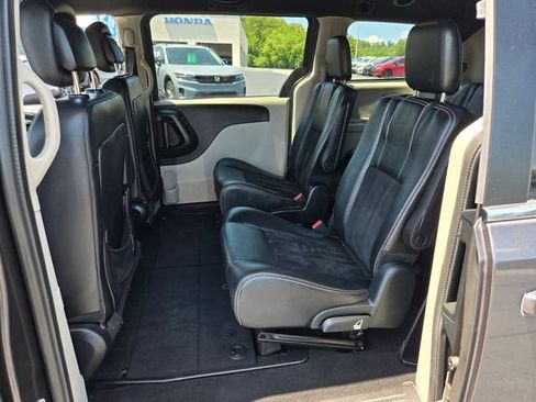 Used 2017 Dodge Grand Caravan SXT FWD image 11