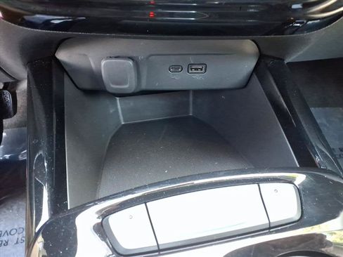 Used 2025 Chevrolet Trax LT FWD image 12