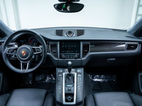 Used 2017 Porsche Macan Turbo AWD/4WD image 8