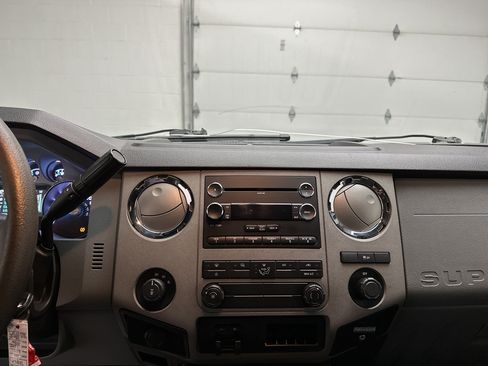 Used 2011 Ford F250 XLT w/ XLT Premium Pkg AWD/4WD image 28
