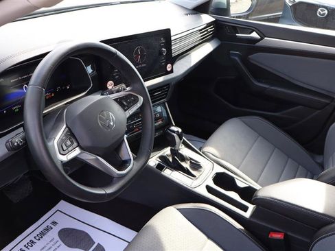 Used 2025 Volkswagen Jetta SE image 16