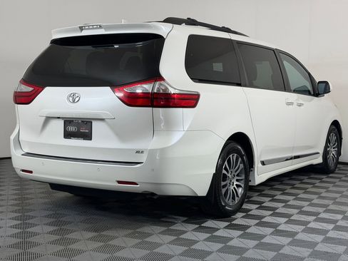 Used 2019 Toyota Sienna XLE w/ XLE Navigation Package FWD image 9