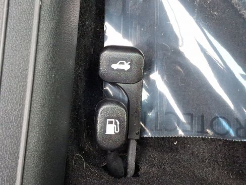 Used 2023 Hyundai Elantra Limited image 30