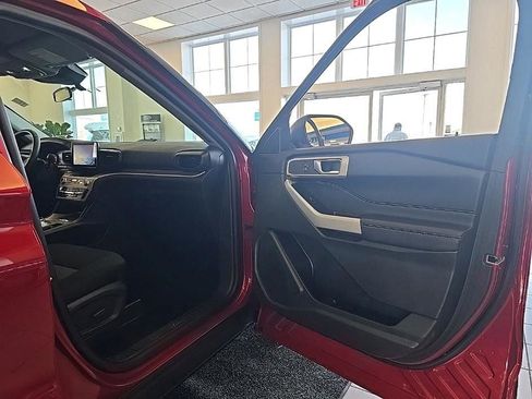 Used 2024 Ford Explorer XLT w/ Class IV Trailer Tow Package image 34