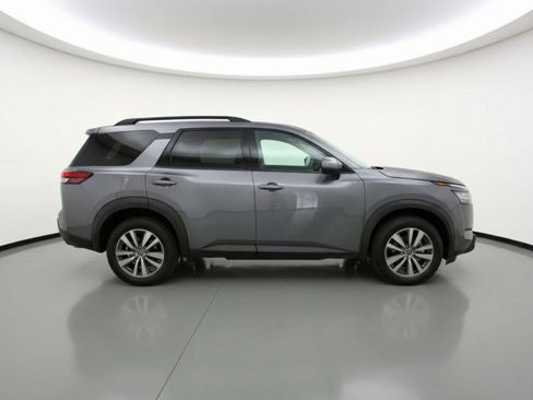 Used 2025 Nissan Pathfinder SV image 11