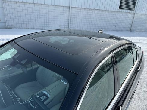 Used 2018 BMW 740i xDrive image 12