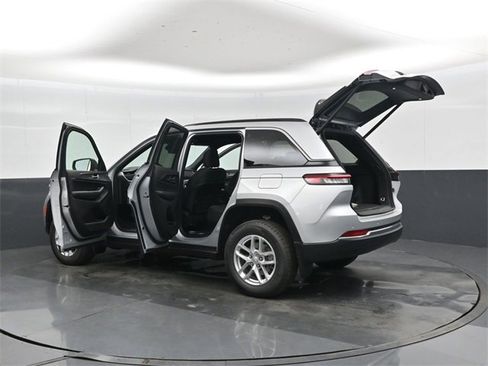 New 2025 Jeep Grand Cherokee Laredo X w/ Luxury Tech Group I image 45