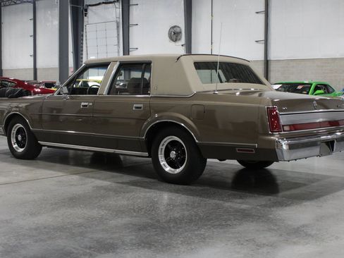 Used 1989 Lincoln Town Car RWD image 22