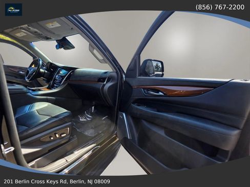 Used 2019 Cadillac Escalade Luxury AWD/4WD image 32
