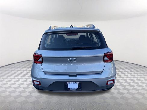 Used 2025 Hyundai Venue SEL image 6