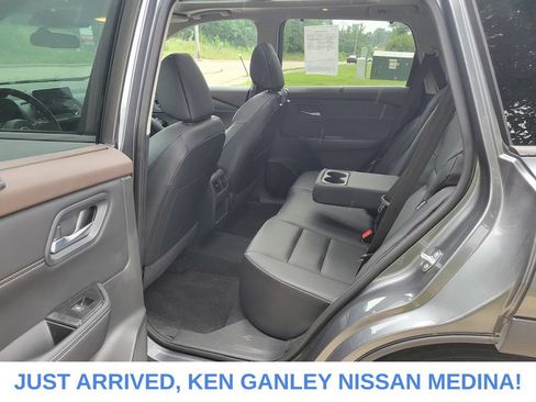 Certified 2023 Nissan Rogue SV w/ SV Premium B Package AWD/4WD image 16