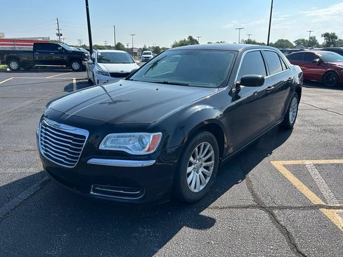 Used 2014 Chrysler 300 RWD image 7