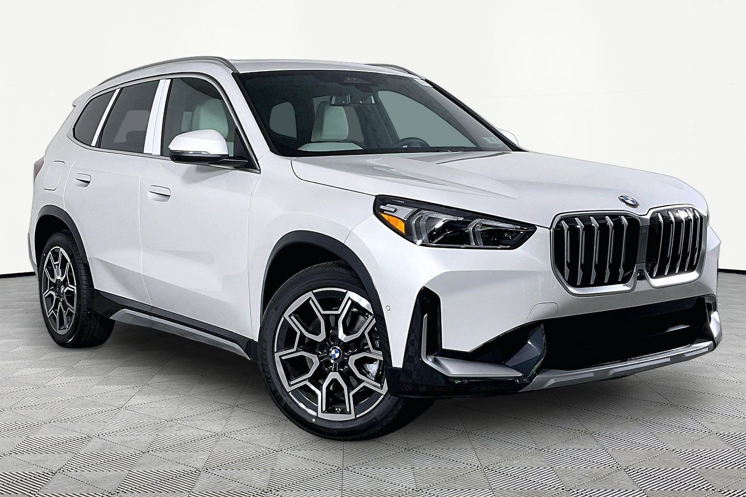 Certified 2026 BMW X1 xDrive28i w/ Technology Package AWD/4WD image 2