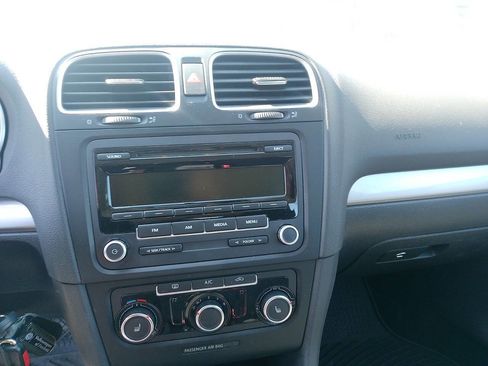 Used 2013 Volkswagen Golf 2-Door image 28