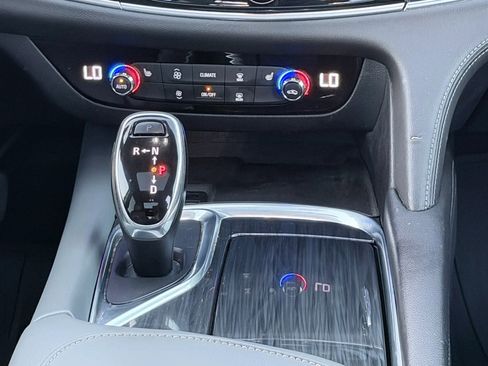 Used 2020 Buick Enclave Essence w/ LPO, Luxury Package image 19