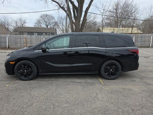 Used 2023 Honda Odyssey Sport image 1