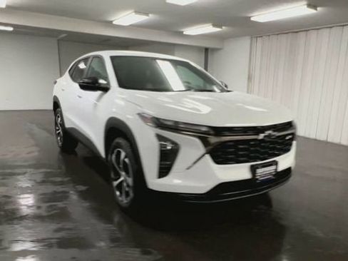 New 2026 Chevrolet Trax RS FWD image 2