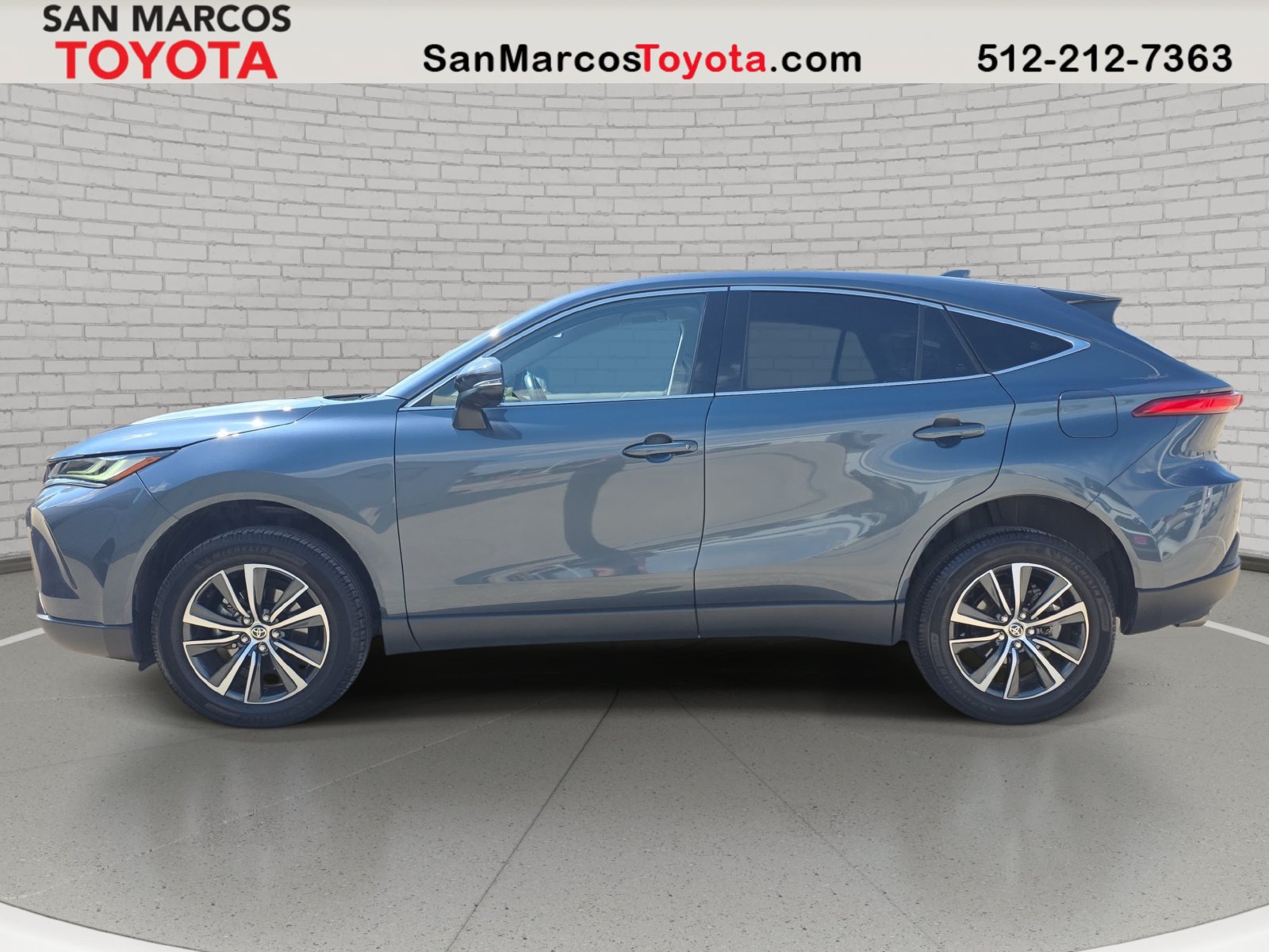 Used 2024 Toyota Venza LE AWD/4WD image 9