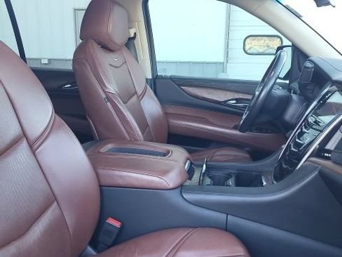 Used 2020 Cadillac Escalade Luxury AWD/4WD image 3
