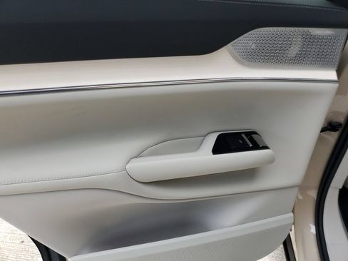Certified 2025 Volvo EX90 Ultra AWD/4WD image 13