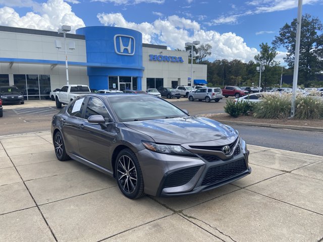 Used 2024 Toyota Camry SE w/ Convenience Package FWD image 2