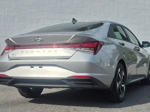 Used 2023 Hyundai Elantra SEL w/ Convenience Package FWD image 18