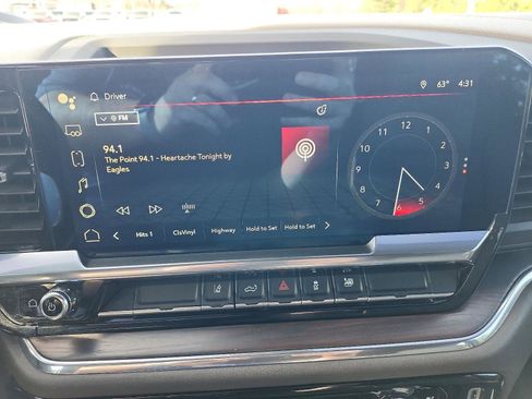 Used 2024 GMC Sierra 2500 SLT w/ SLT Convenience Package image 19