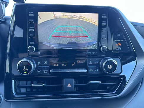 Used 2020 Toyota Highlander LE image 22