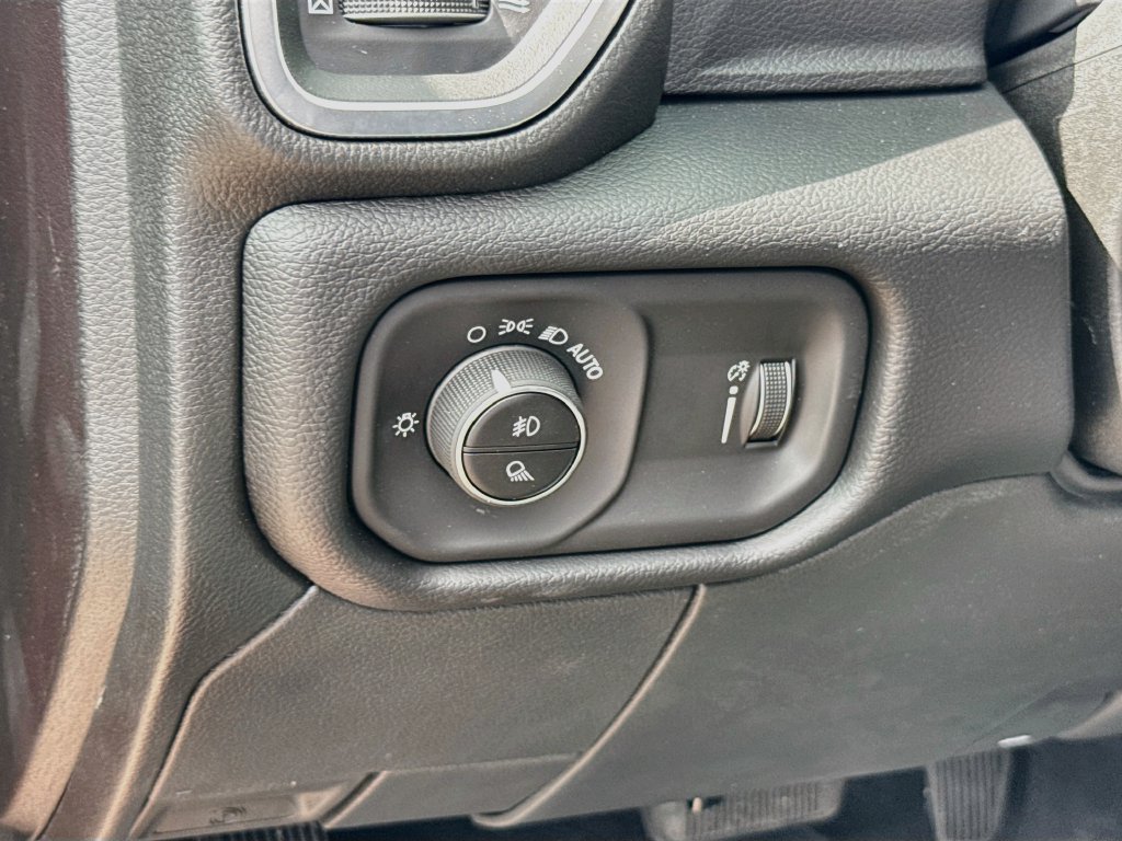 New 2027 RAM 3500 Big Horn AWD/4WD image 10