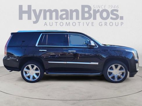 Used 2019 Cadillac Escalade Luxury image 2