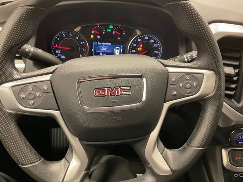 Used 2023 GMC Acadia SLE w/ Driver Convenience Package image 7