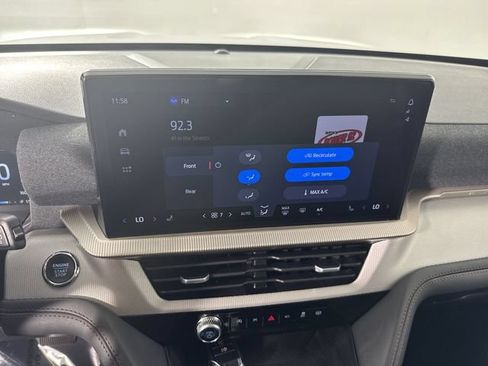 Used 2026 Ford Explorer Active AWD/4WD image 9