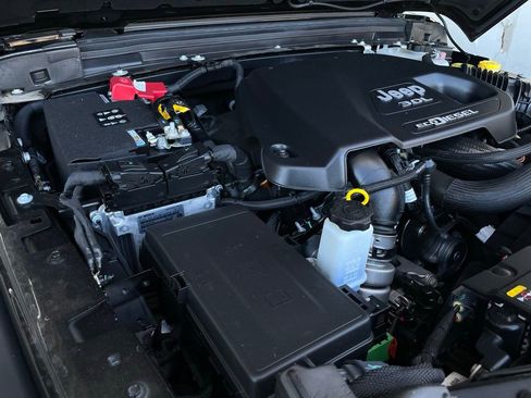 Used 2022 Jeep Wrangler Unlimited Sport image 12