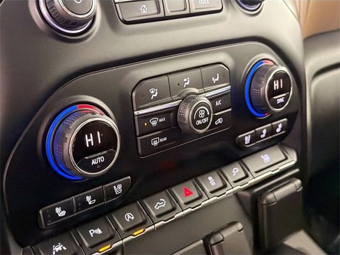 Used 2021 Chevrolet Silverado 1500 High Country w/ Technology Package image 15