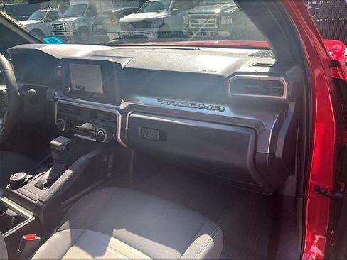 Used 2025 Toyota Tacoma TRD Off-Road AWD/4WD image 17