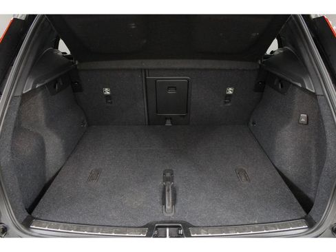 Used 2024 Volvo XC40 B5 Plus AWD/4WD image 30