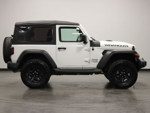 Used 2018 Jeep Wrangler Sport AWD/4WD image 9