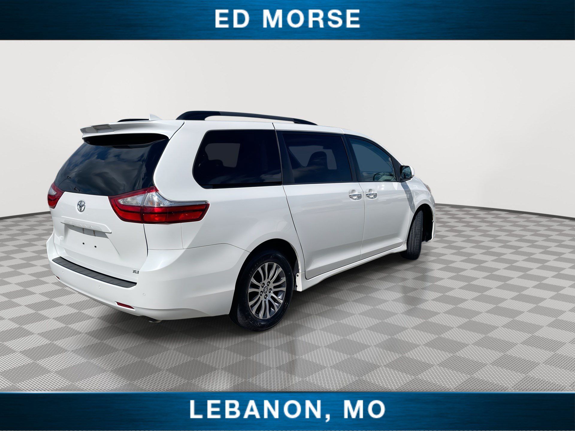 Used 2018 Toyota Sienna XLE w/ XLE Navigation Package FWD image 8