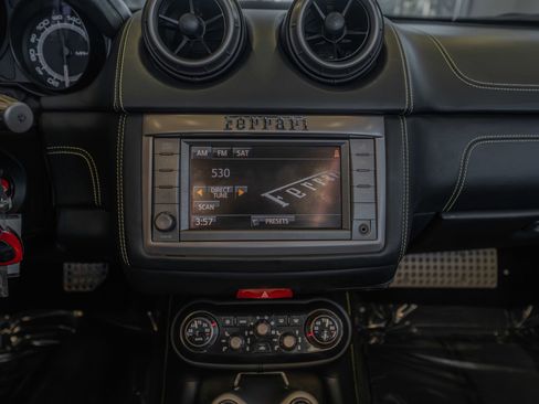 Used 2013 Ferrari California image 22