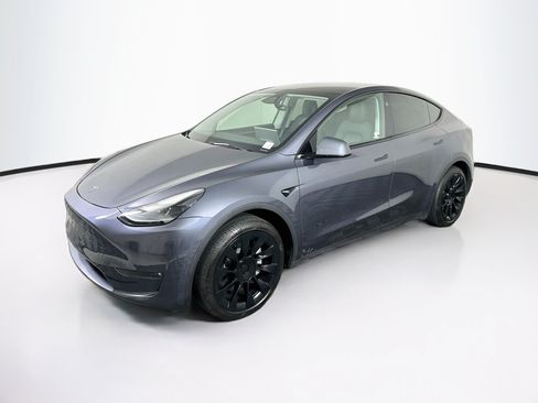 Used 2023 Tesla Model Y 2WD image 3