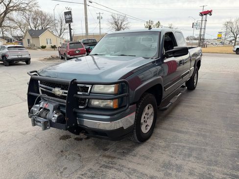 Used 2006 Chevrolet Silverado 1500 LT w/ Light Duty Power Package image 4